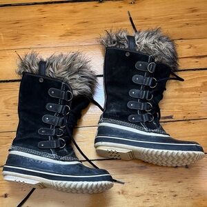 Sorel Black Faux-Fur Trim Lace-Up Winter Boots